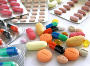 Лекарства, таблетки, витамины и добавки